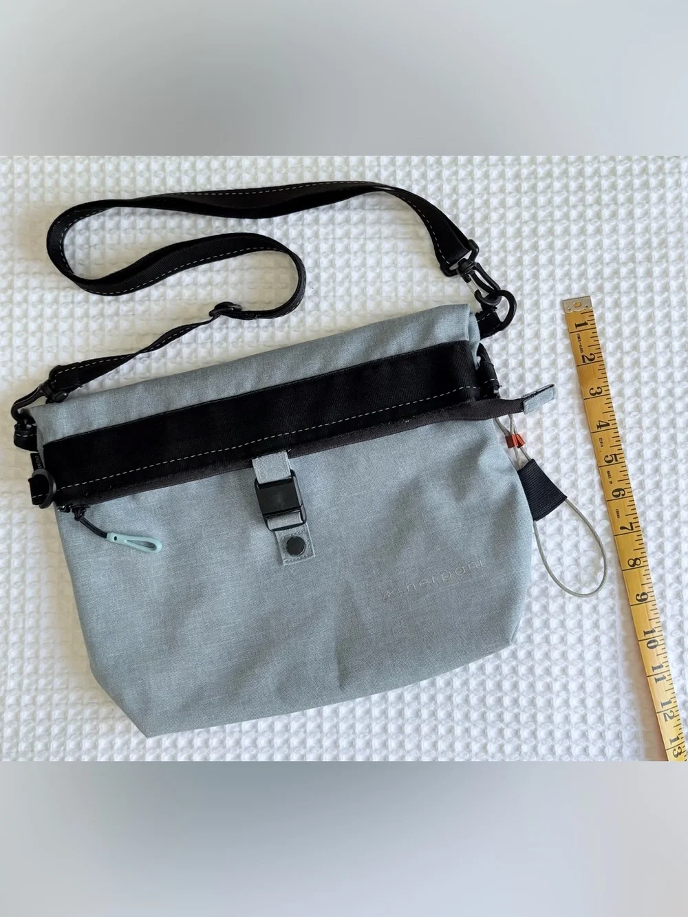 Sherpani Viso fold-over bag